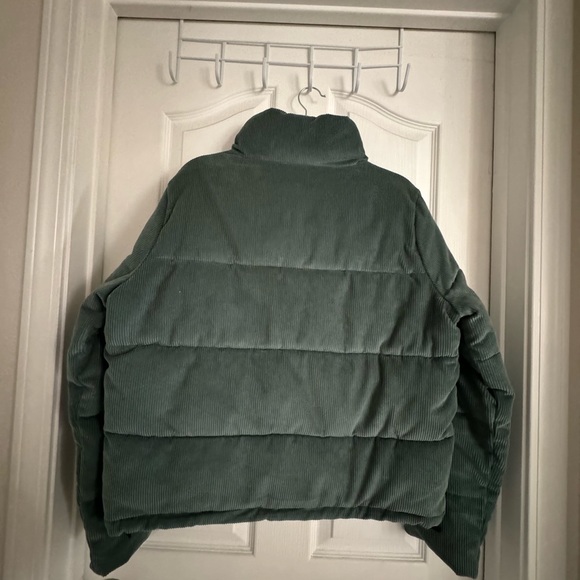 Hollister women’s corduroy puffer jacket - Picture 2 of 3